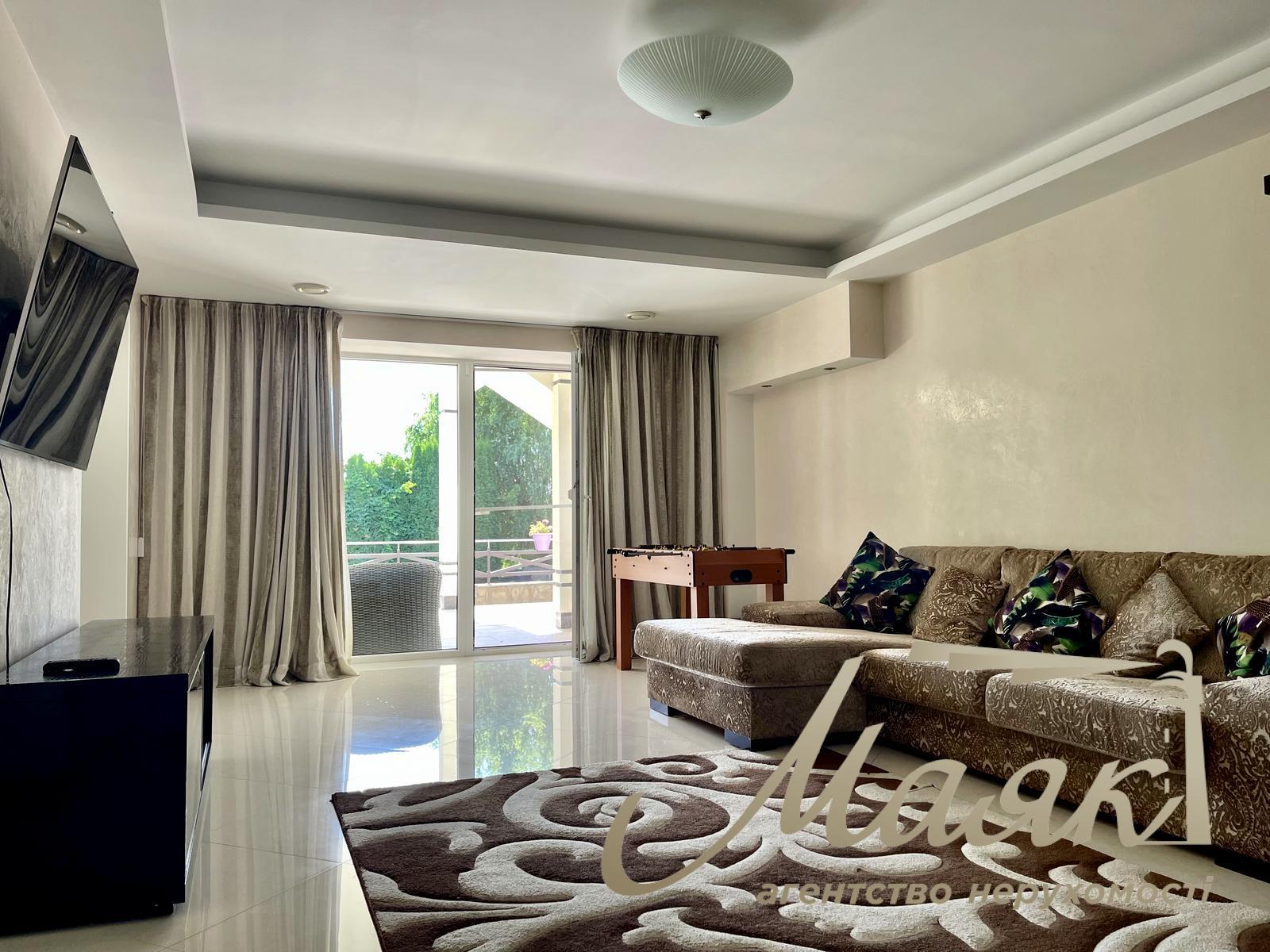 Оренда двоповерхового будинку 435 м² у с. Лісники, КМ "Зелений Гай".