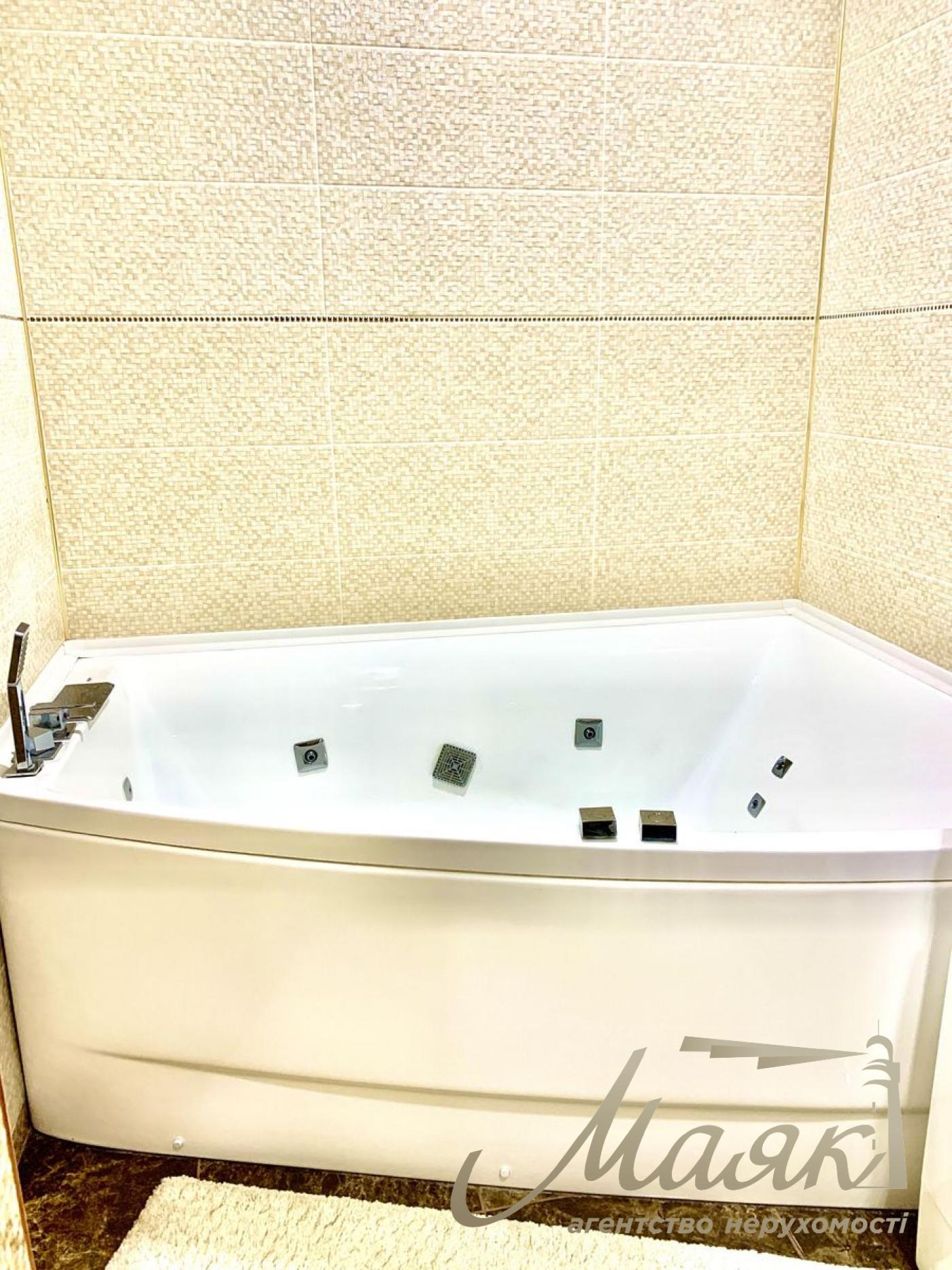 Rent 3-room apartment residential complex Lvivsky quarter, Glubochitskaya street