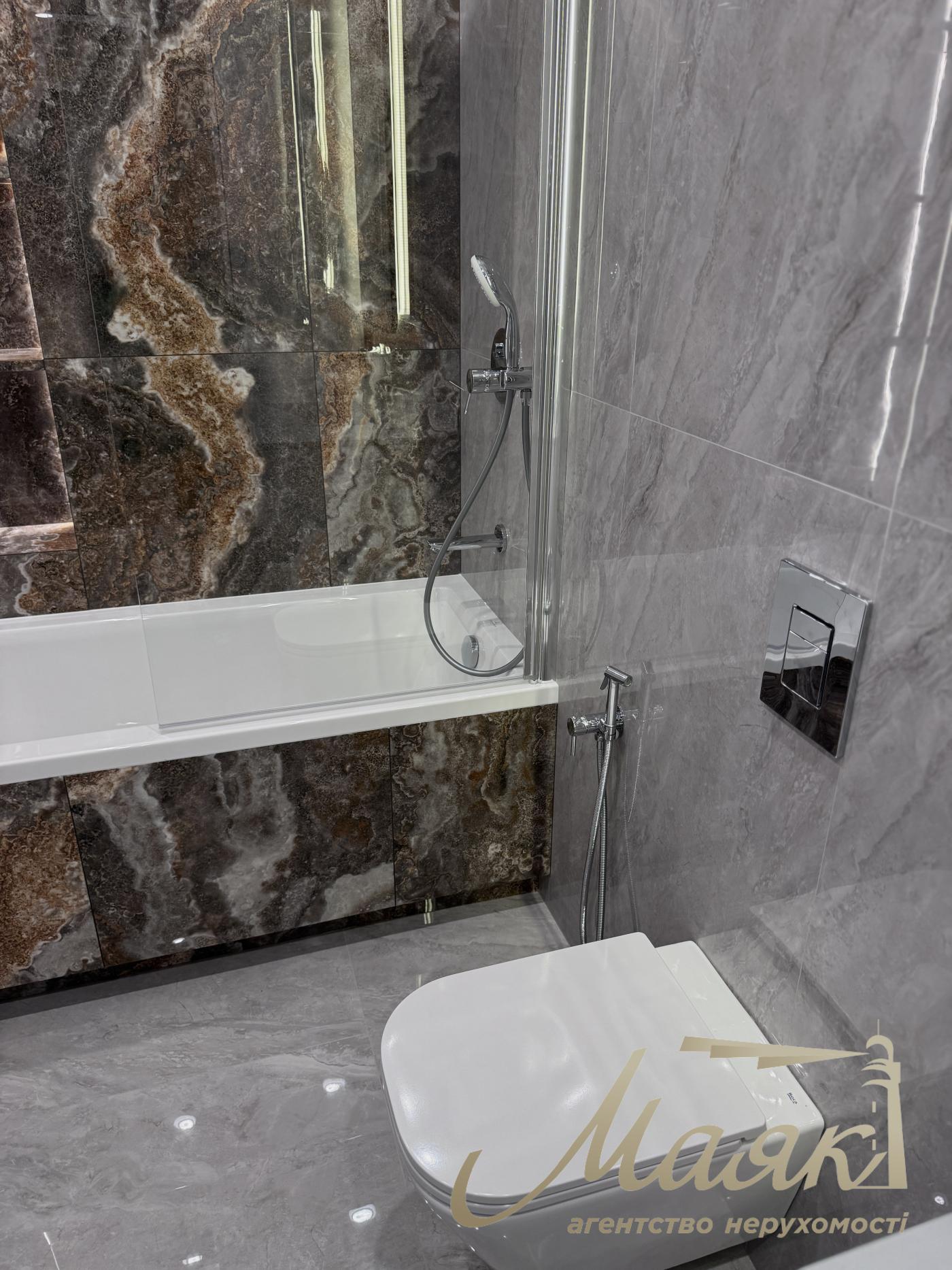 Продаж квартири 120m2 в ЖК Французький квартал 2, вул. Джона Маккейна 3а, Центр, Київ