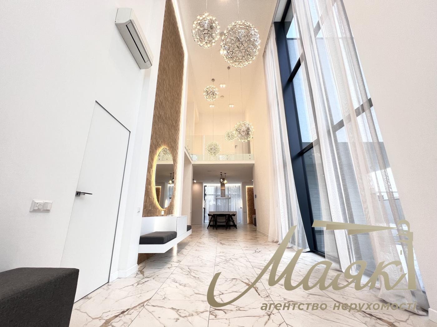 Оренда заміського будинку на Осокорках у котеджному містечку "Блакитна Лагуна"