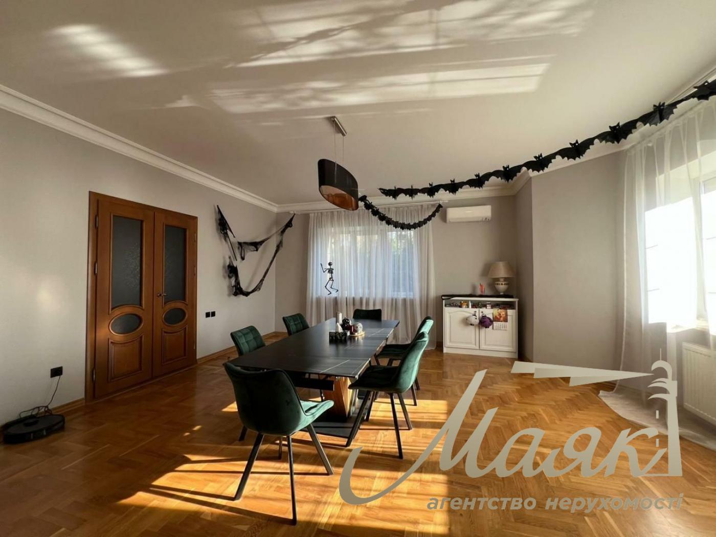 Продаж будинку в Золотих Воротах з виходом на річку. с. Козин