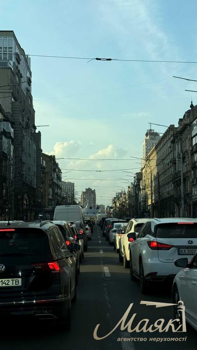Оренда фасадного приміщення площею 165 м² на вул. Саксаганського, 42, Центр