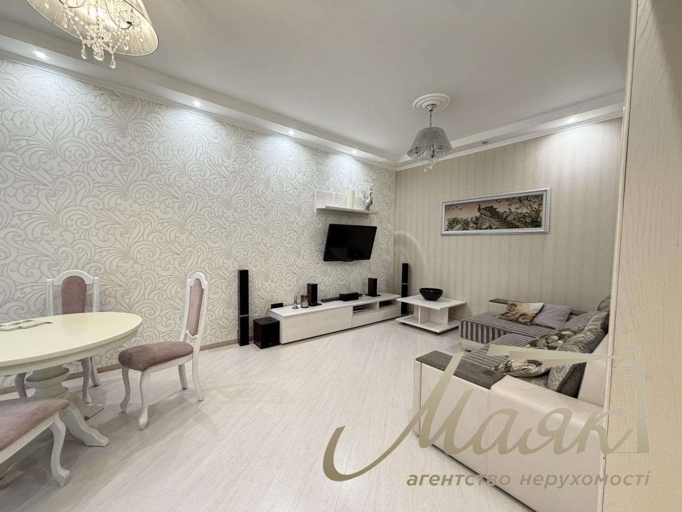 3-Bedroom Apartment for Rent in the Novopecherskie Lipki Residential Complex, Verkholyad Street (Dragomirova)