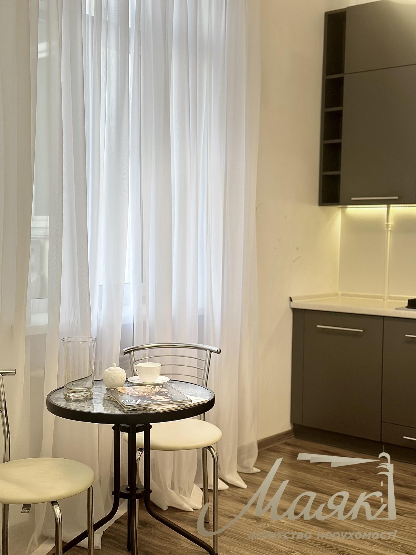 Продаж квартира-студія 40м2 в центрі вул. Заньковецької 6, Липки, Київ