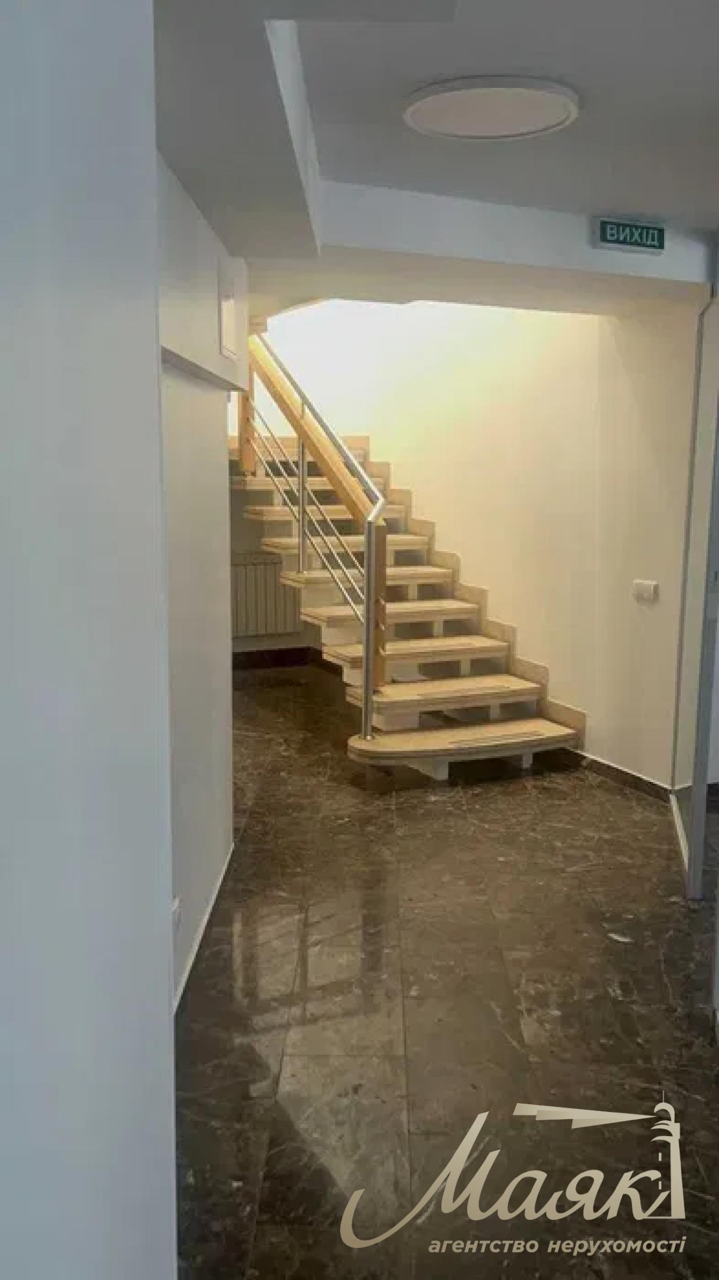 Аренда фасадного помещения 232 м.кв. возле GoodWine, м. Кловськая