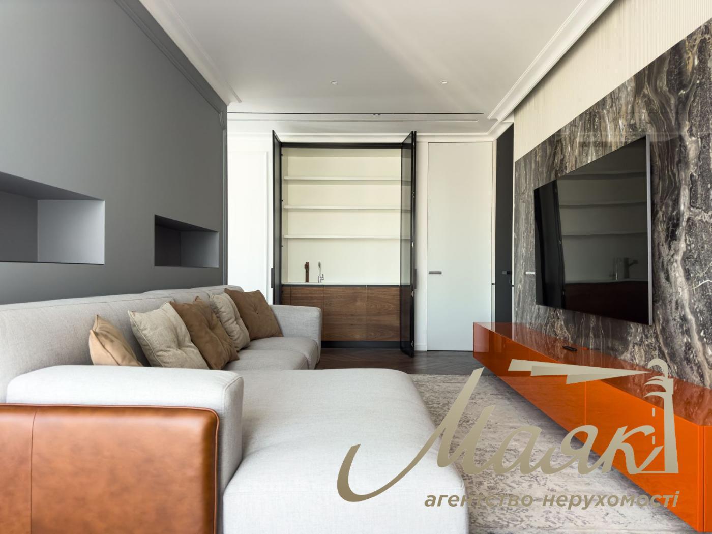 Rent of an exclusive apartment 300m2 in the residential complex Chicago Central house, Antonovicha st. (Gorky), 44