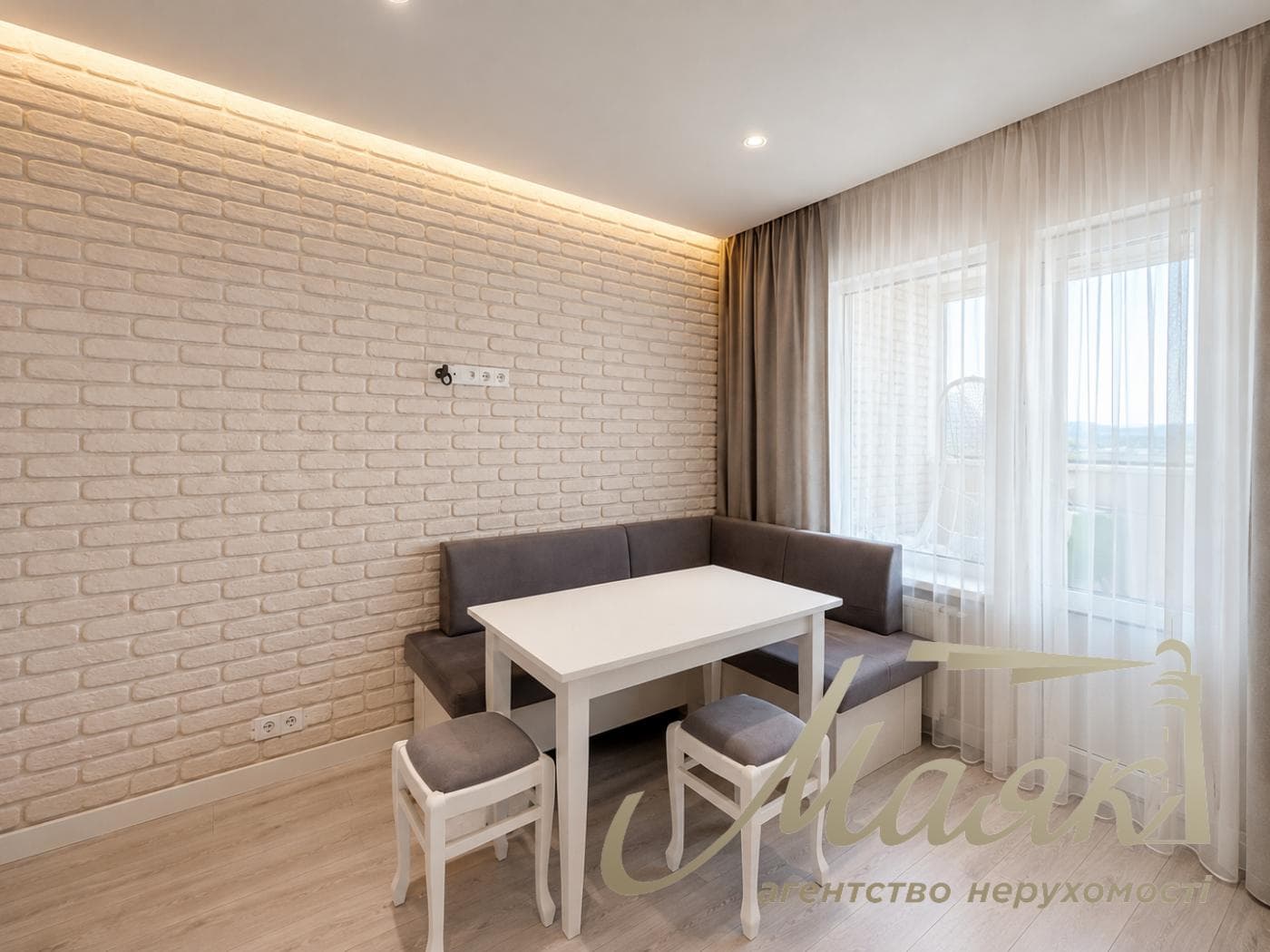 Продажа видовой 1-комнатной квартиры 54,4 м² , ЖК The Lakes , Голосеевский район, Киев,по адресу переулок Ясиноватский, 11.