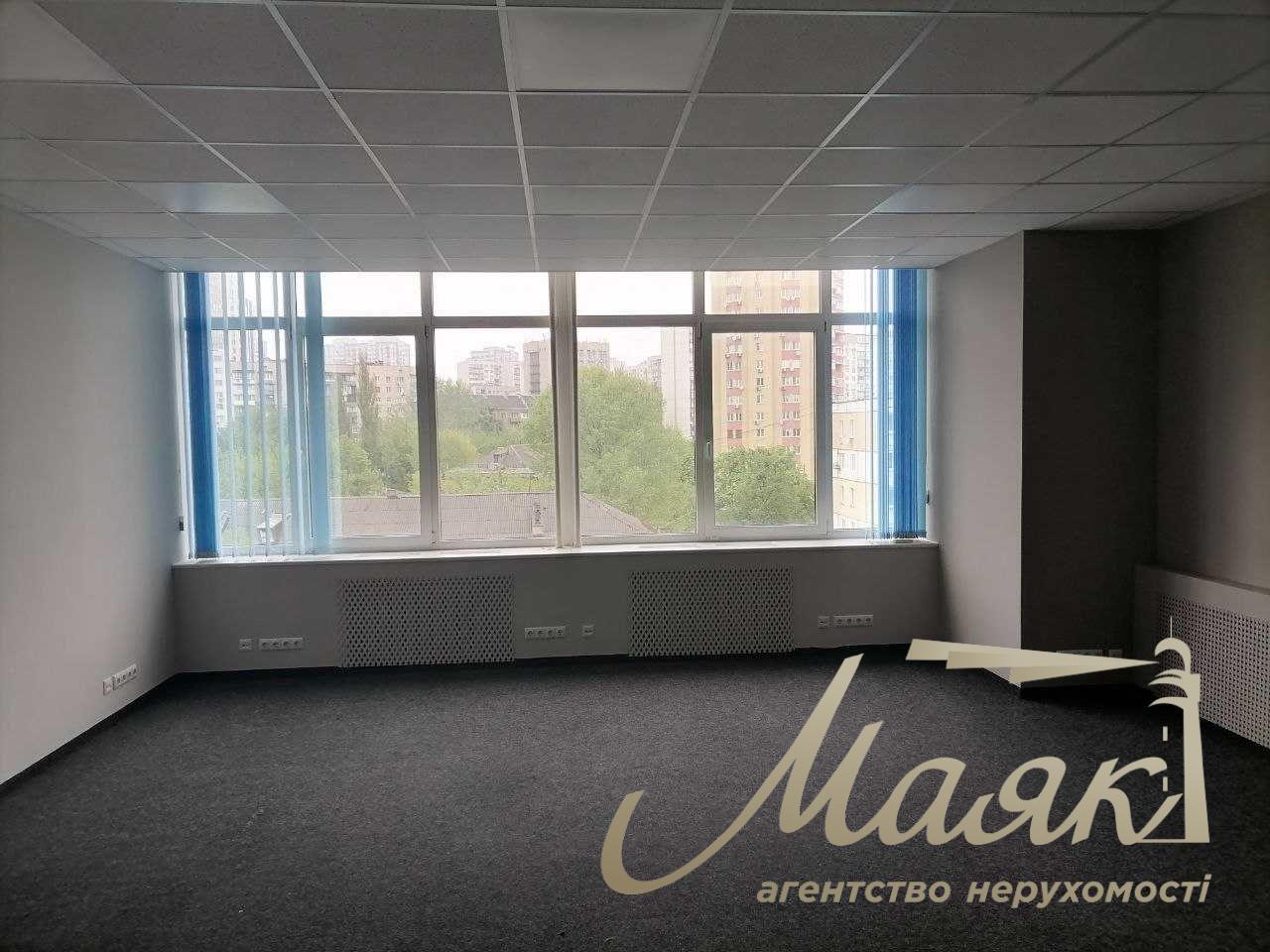 Аренда офисного помещения 636 м2 в БЦ, метро Голосеевская