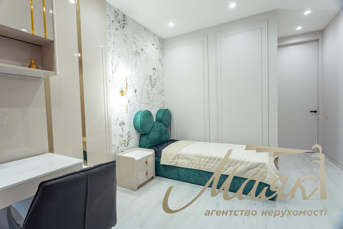 Продаж пентхауса 195 м² з терасою та дизайнерським ремонтом у ЖК Park Avenue VIP, Київ