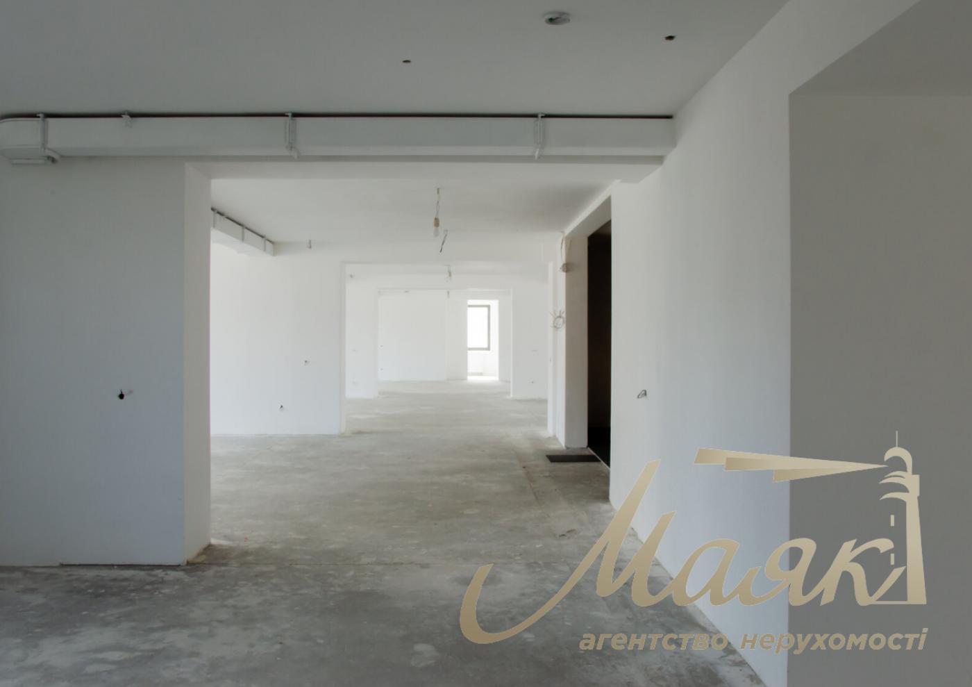 Office for rent 374m2 on Saksaganskogo street 53/80, Center