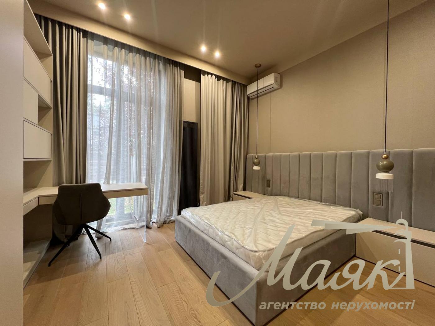 Modern one-storey house with swimming pool in Kozyń