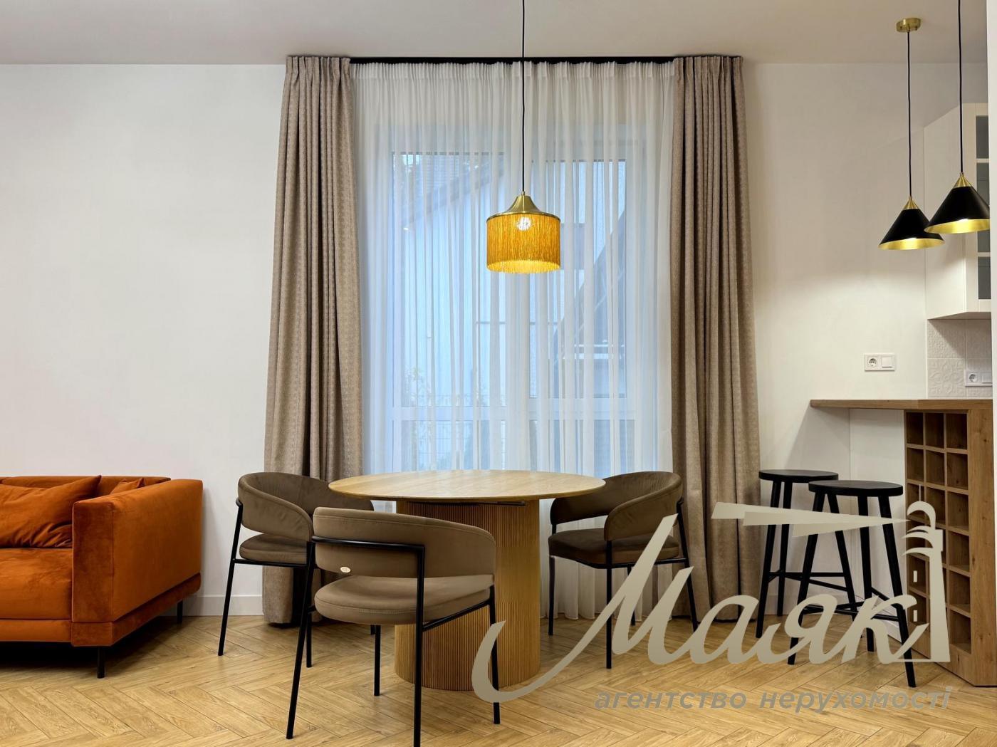 Оренда будинку 160 м² з повною автономністю та власним укриттям у с. Іванковичі