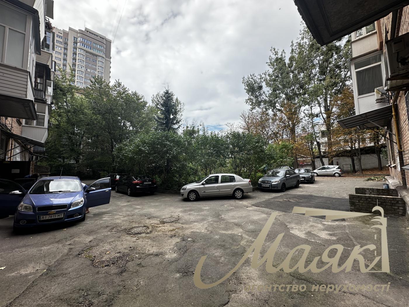 Rent Office 180m2, st. Lumumba Patrice, Pechersk