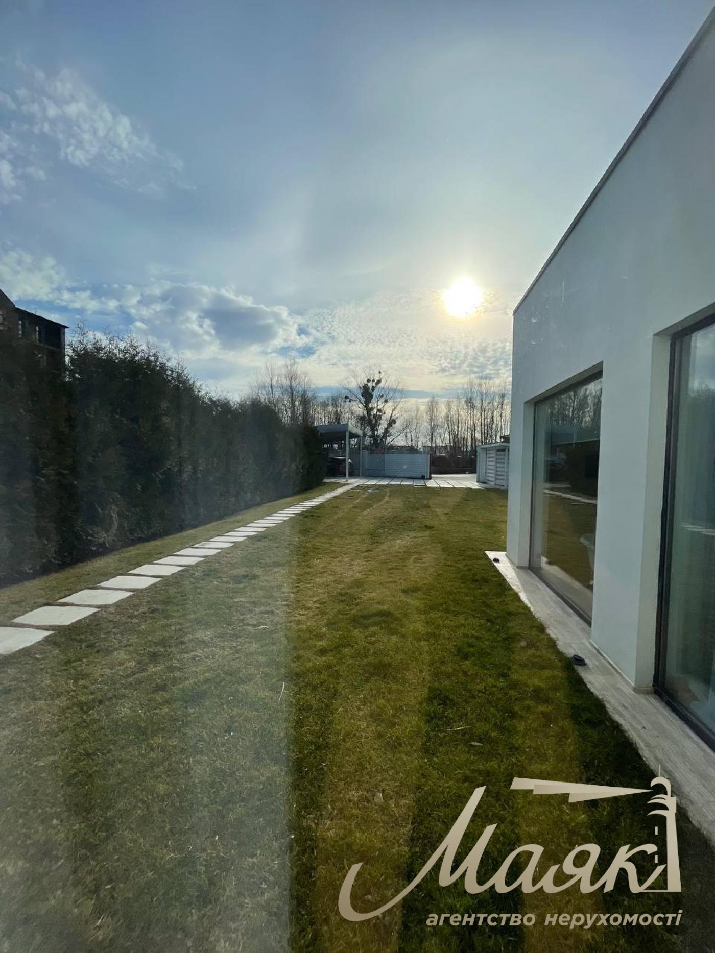 Оренда будинку Лісники- 200 м2 у котеджному містечку Хутір Ясний, з виходом на озеро, 10 соток