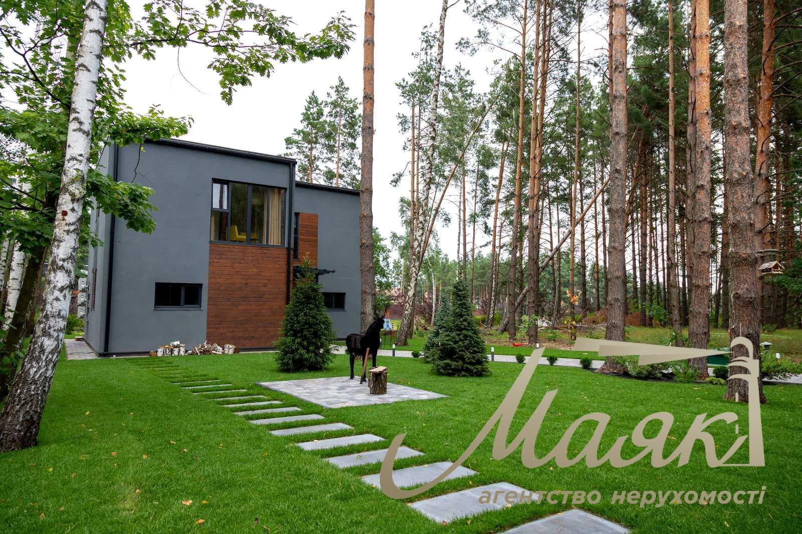 Продаж будинку площею 330 м² у житловому комплексі Riviera Village, с. Лебедівка, Вишгородський район, Київська область.
