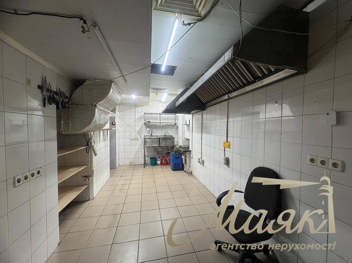Аренда коммерции, 145м2, цоколь, метро Олимпийская, Центр