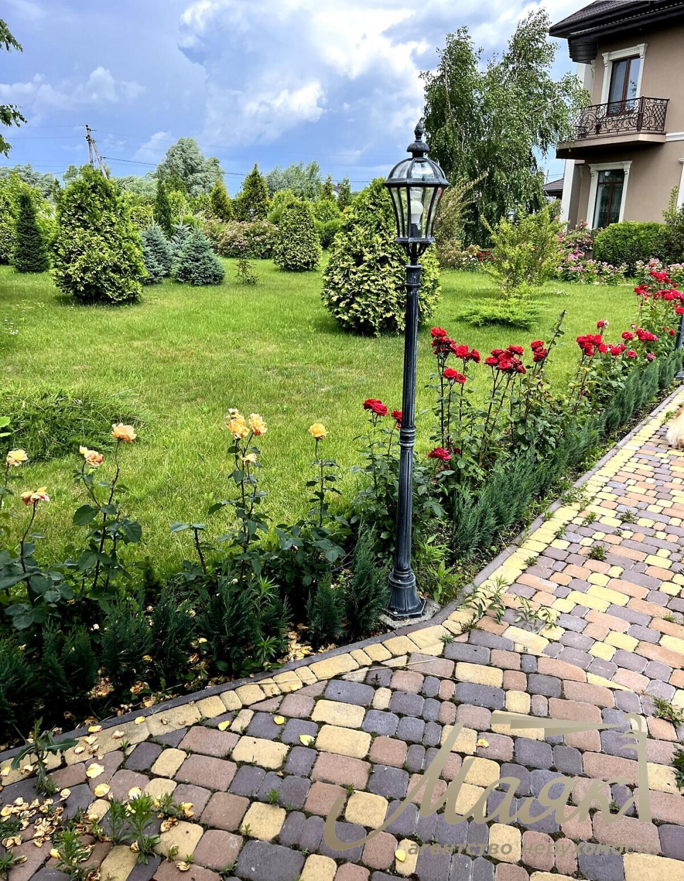 Продаж будинку з дизайнерським ремонтом у Нових Петрівцях, 35 соток, 650м2, вул. Івана Кудрі