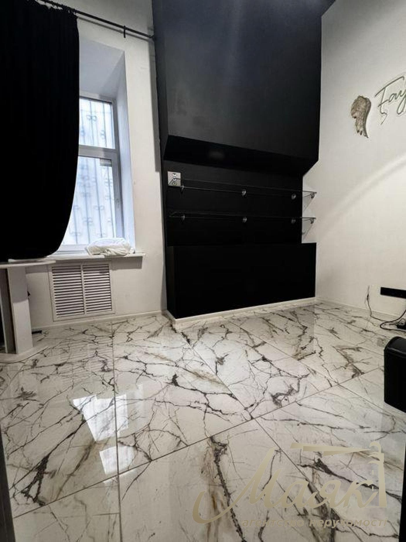 Продажа фасадного помещения 67 м² с действующим арендатором, пер. Михайловский, метро Майдан Независимости