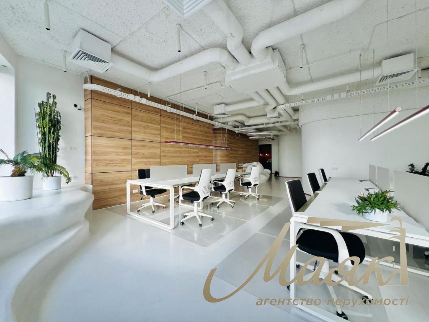 Office for rent 250 sq.m. Carnegie Tower, Pechersk