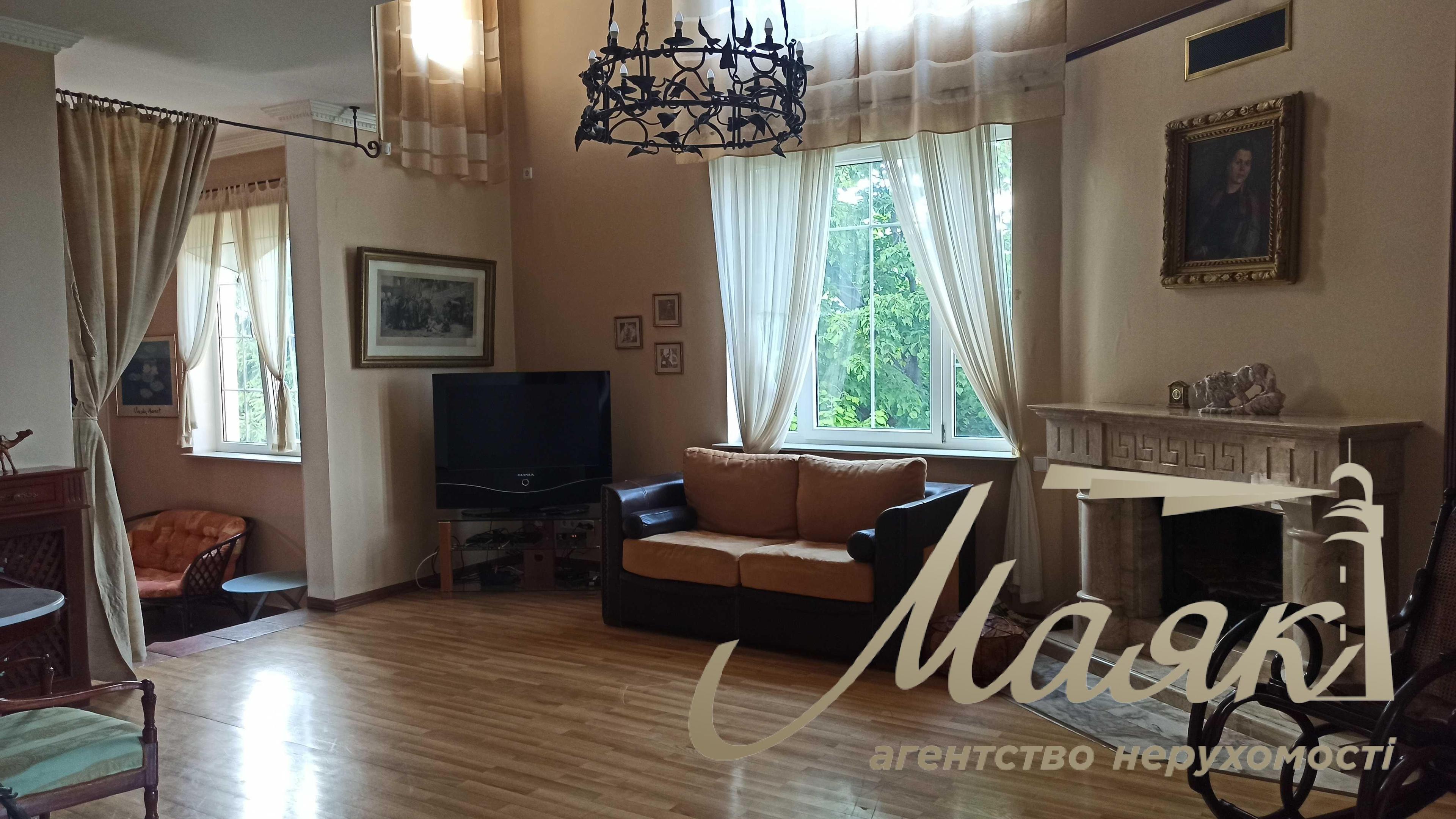 Sale of house (430m2) with swimming pool s.Lesniki