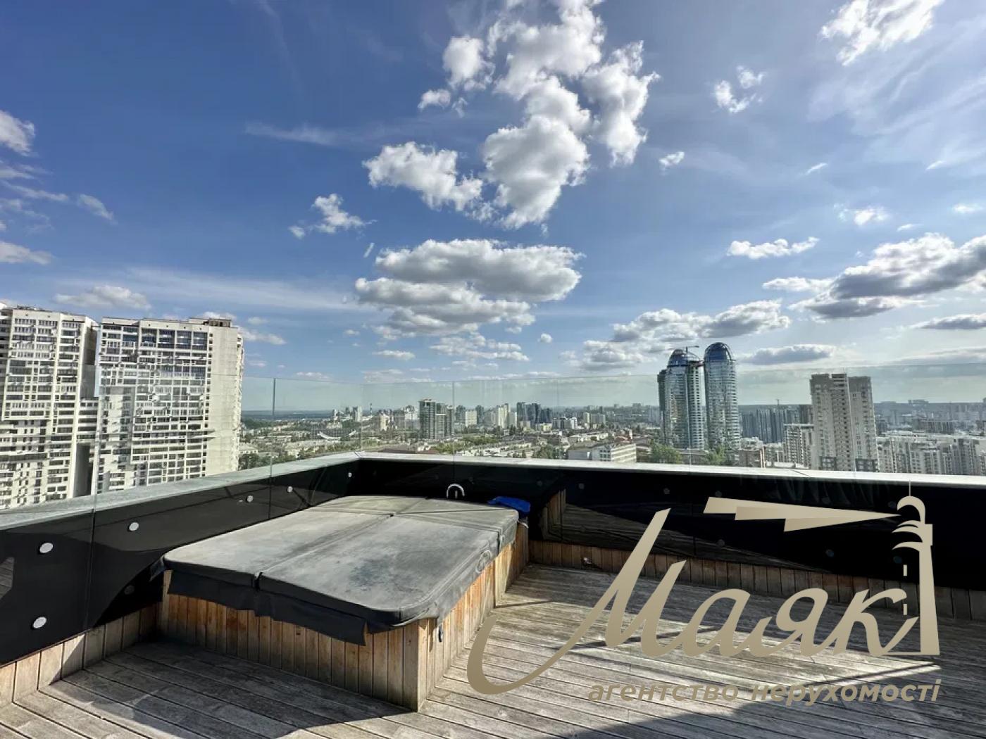 Продаж дворівневої 4к квартири вул. Коновальця, Печерськ