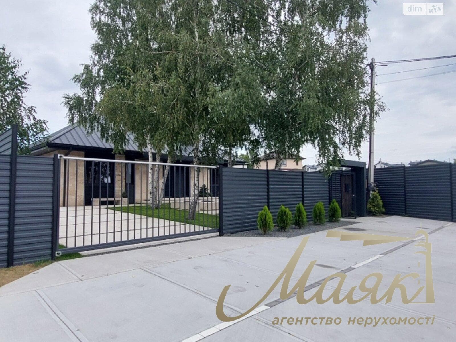For sale 2 storey house with a plot of 5 hectares, 163 sq. m, 4 rooms, on Marshal Voroshilova St. - ID 33446966