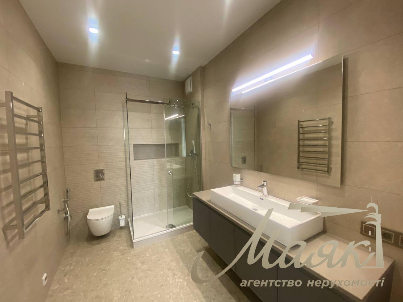 Rent of a 4-room apartment in the Atlantic residential complex at 118 Antonovycha Street, Palace of Ukraine.