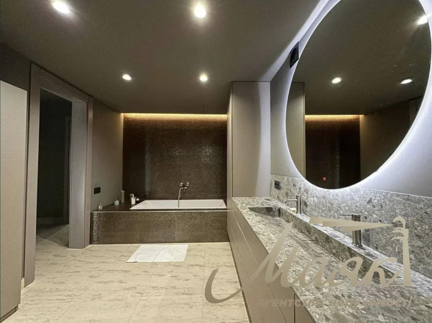 Продаж 2-поверхового будинку площею 360 м² у с. Плюти, Обухівський напрямок
