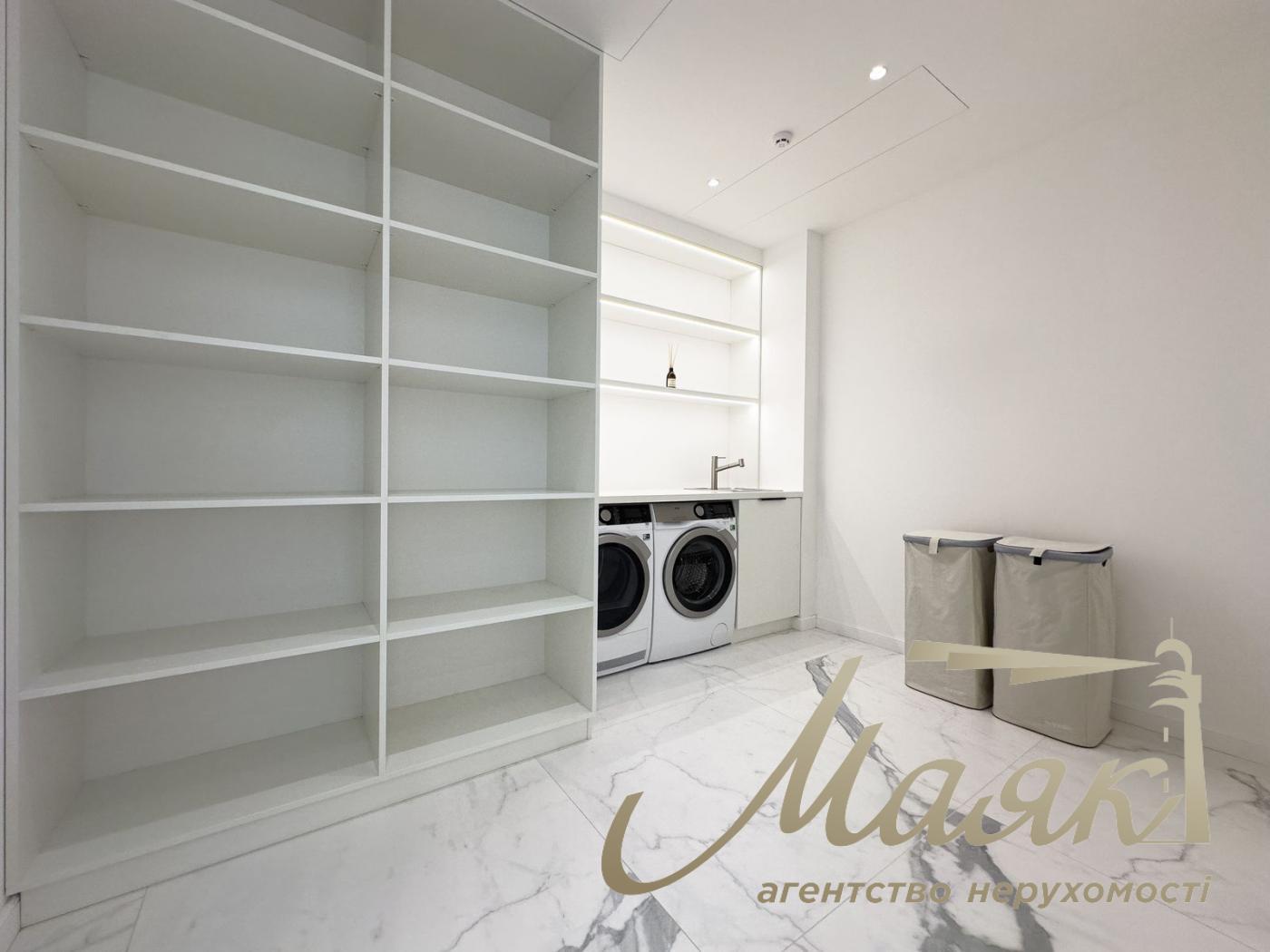 Rent of an exclusive apartment 300m2 in the residential complex Chicago Central house, Antonovicha st. (Gorky), 44