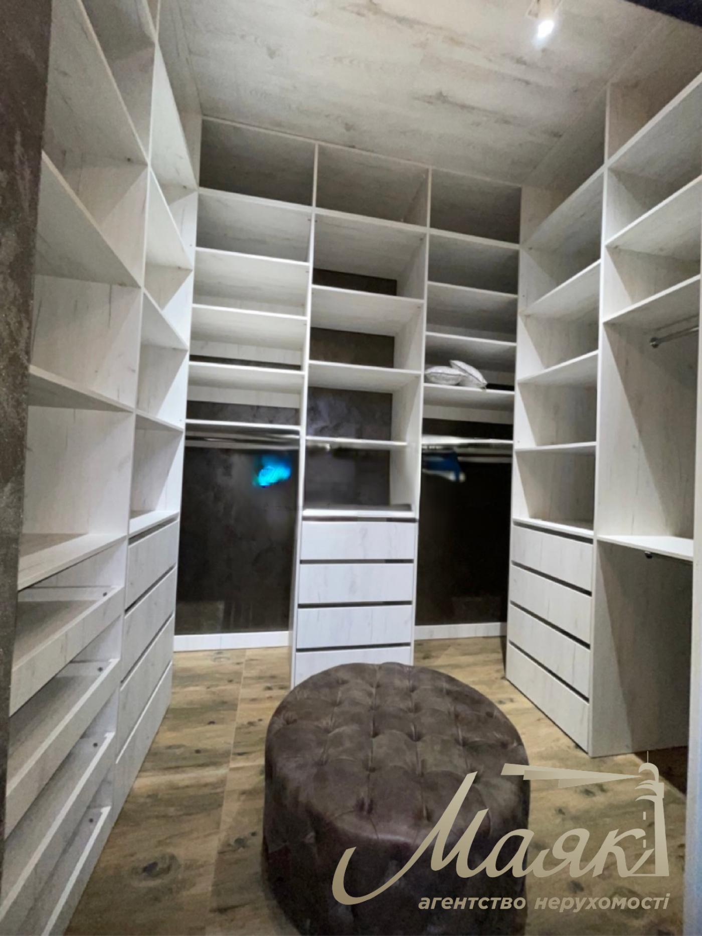 Продажа дома 400м2 в с.Плюты