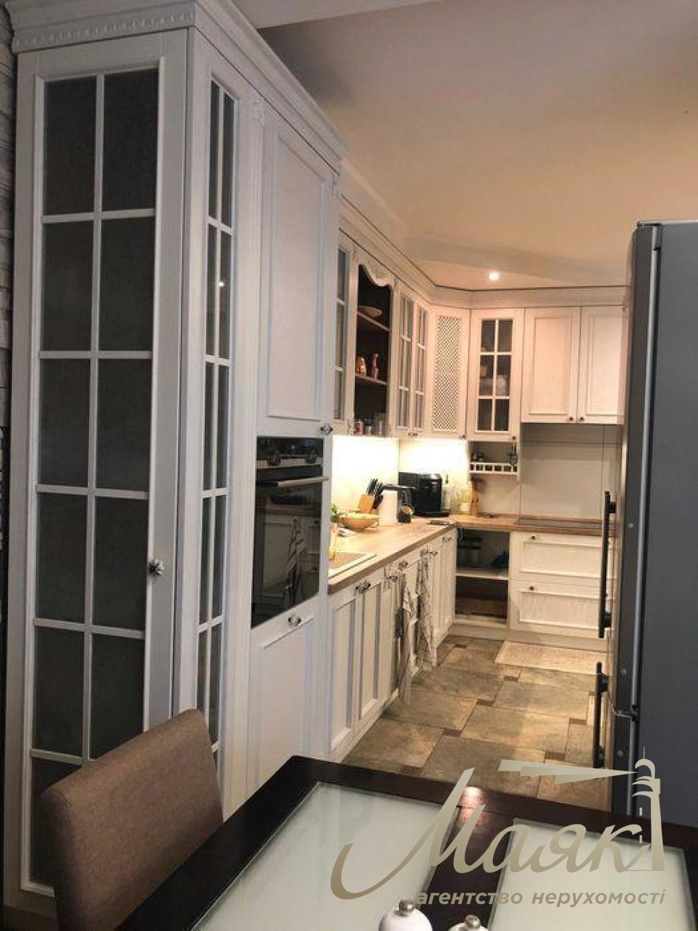 Sale of a 2-storey house 225 sq.m. Osokorki. Darnitsa. Plot 7.7 acres.