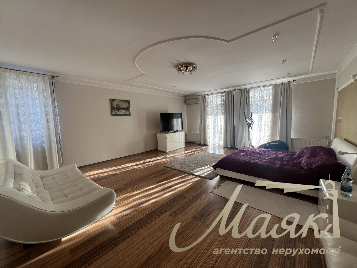 Rent of a 3-storey house 460m2, Goloseevsky district, Myshelovka.