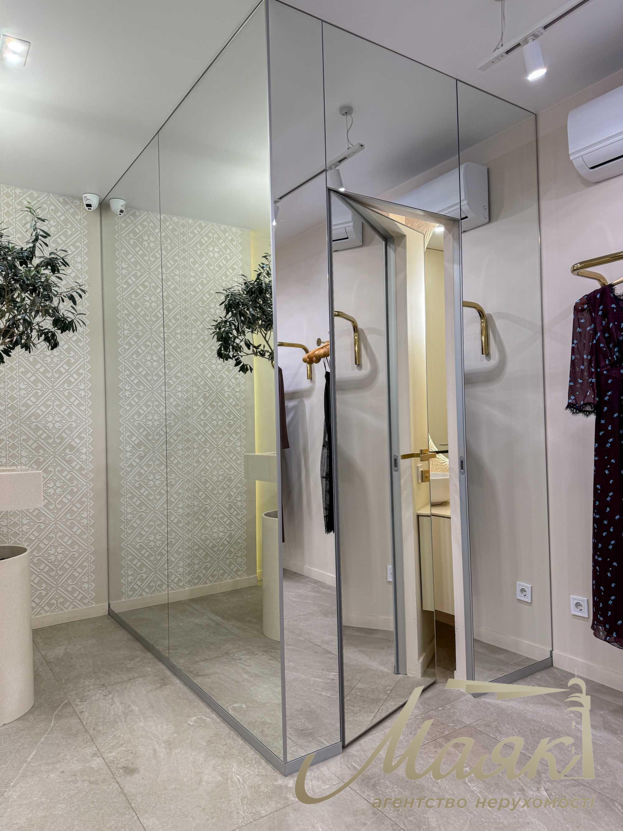 Оренда фасадного комерційного приміщення 86,6 м², район Французького кварталу