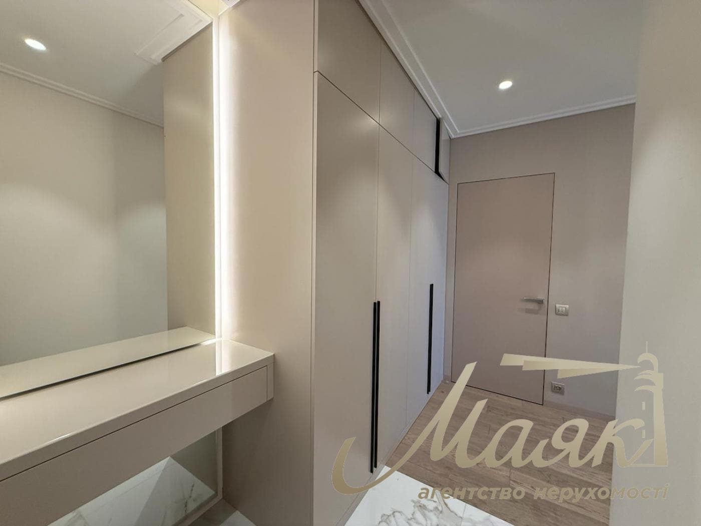 3-room apartment for rent in the "French Quarter 2" residential complex, 3a McCain Street, Pechersk