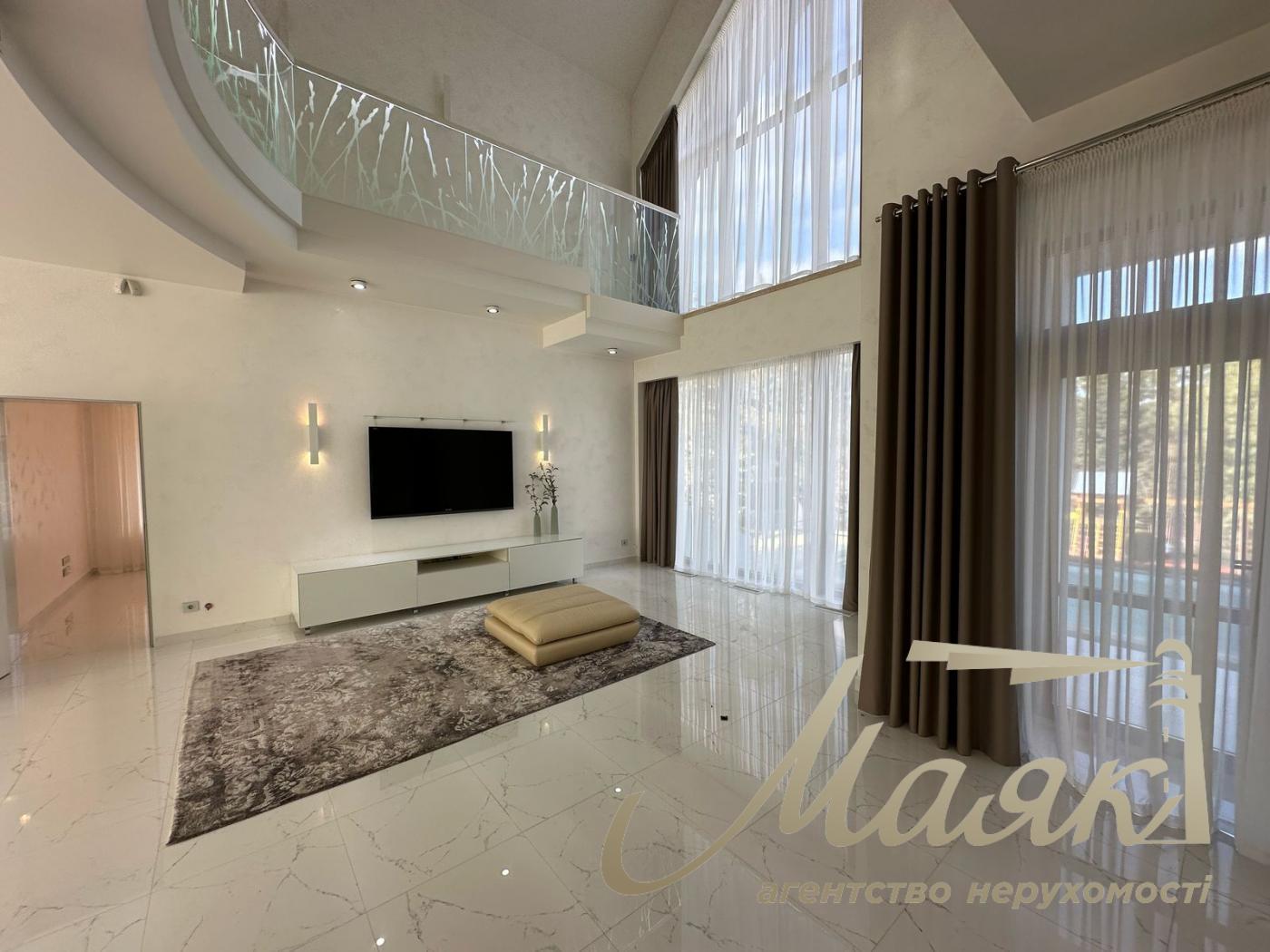 Пропонується до продажу будинок у лісовій зоні в селі Гореничі - в екологічно чистому місці серед сосен, поруч з озерами.