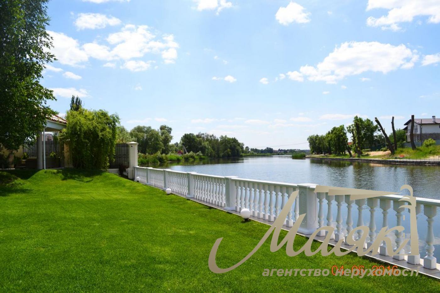 We offer for sale a luxurious house in the cottage town Koncha-Zaspa, located just 3 km from the dam