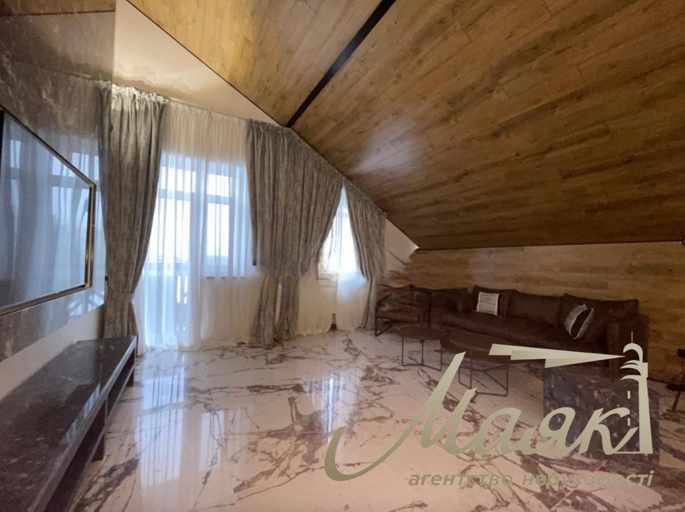 Продажа дома 400м2 в с.Плюты