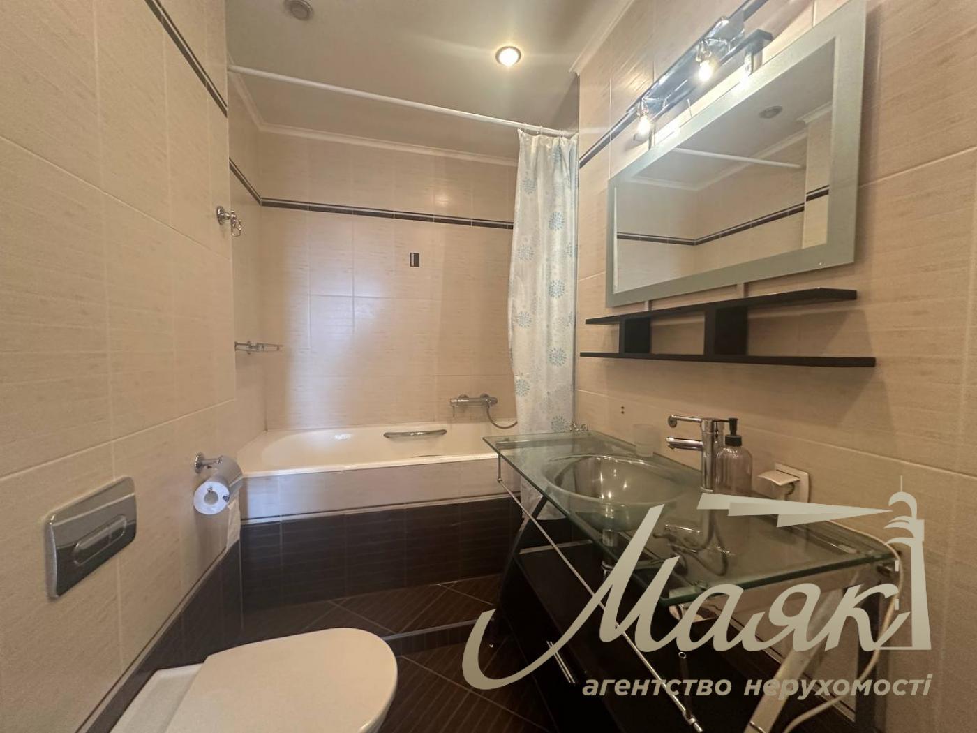 Оренда 3-х кімнатної квартири по вул.Степана Руданського 4-6,метро Сирець.