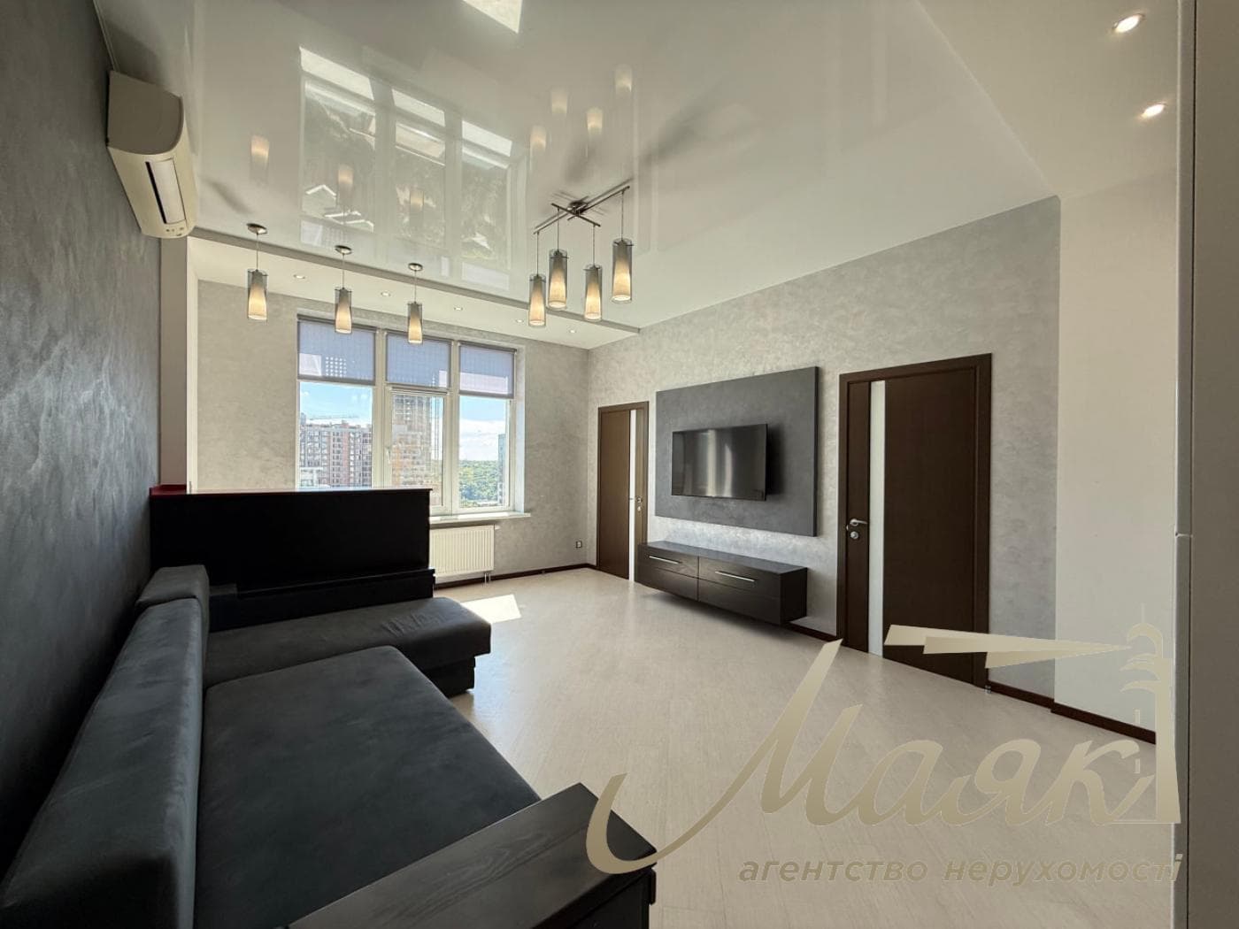 4-room apartment for rent in Pechersk, Novopecherskie Lipki residential complex, 9 Dragomirova St.