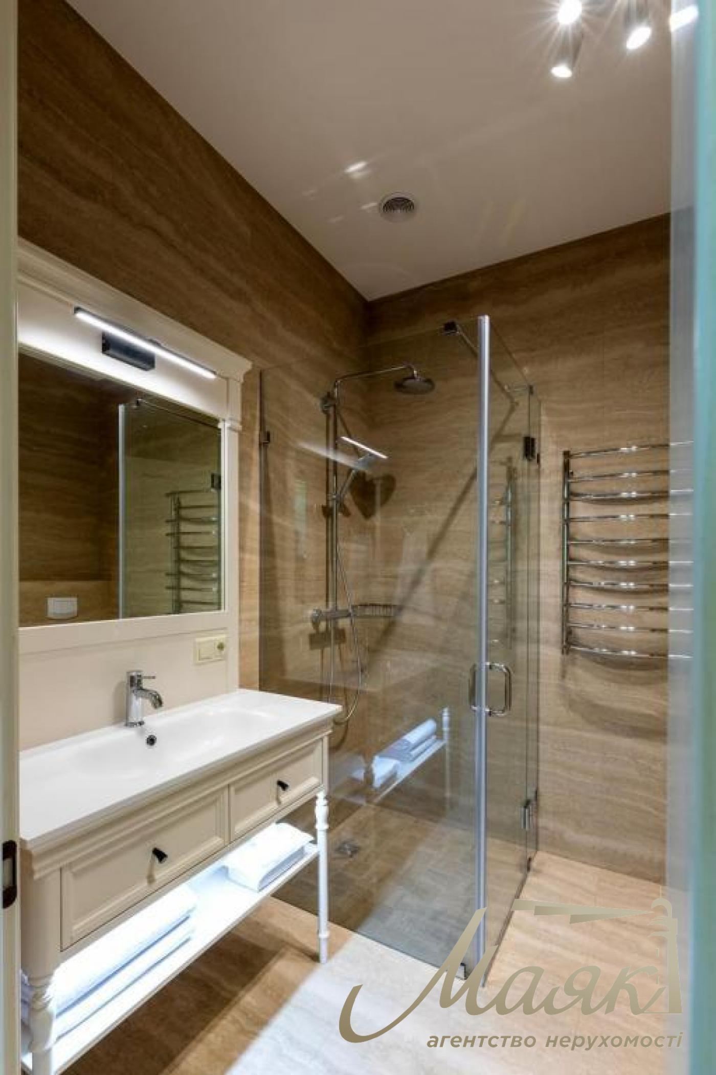 Оренда 3-к квартири вул. Лаврська, Печерськ, історичний центр Києва, сталінка