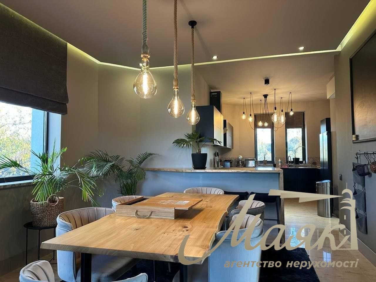 Продаж 2-поверхового будинку площею 360 м² у с. Плюти, Обухівський напрямок