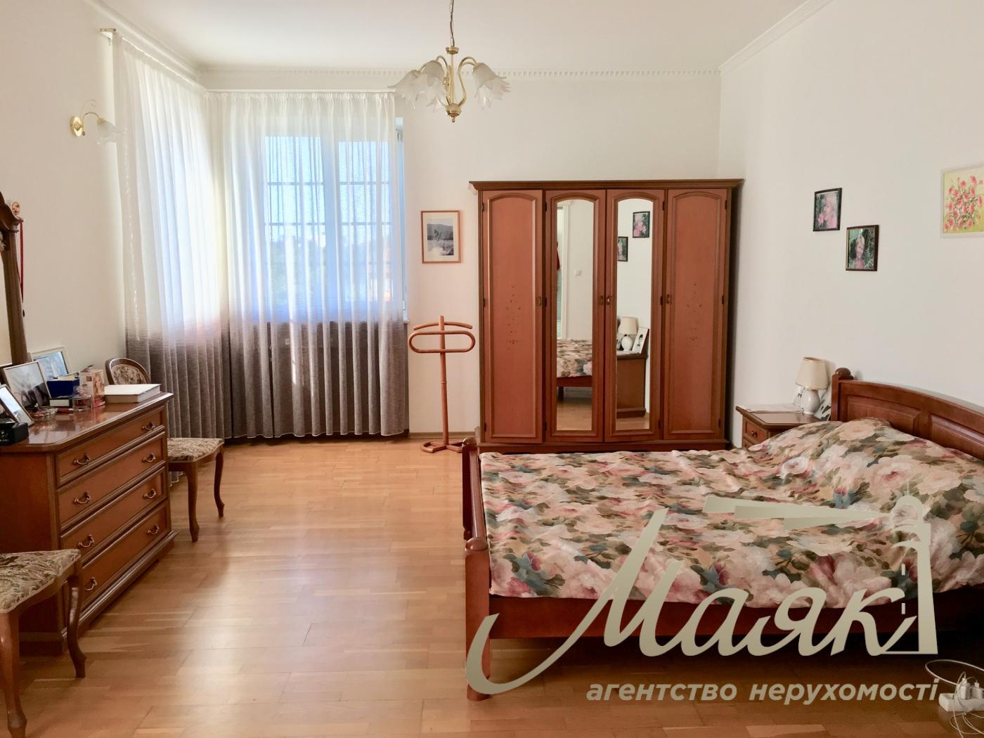 Rent 3-storey house 492,7m2, Lesniki