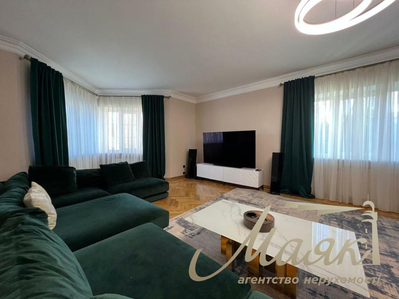 Продаж будинку в Золотих Воротах з виходом на річку. с. Козин