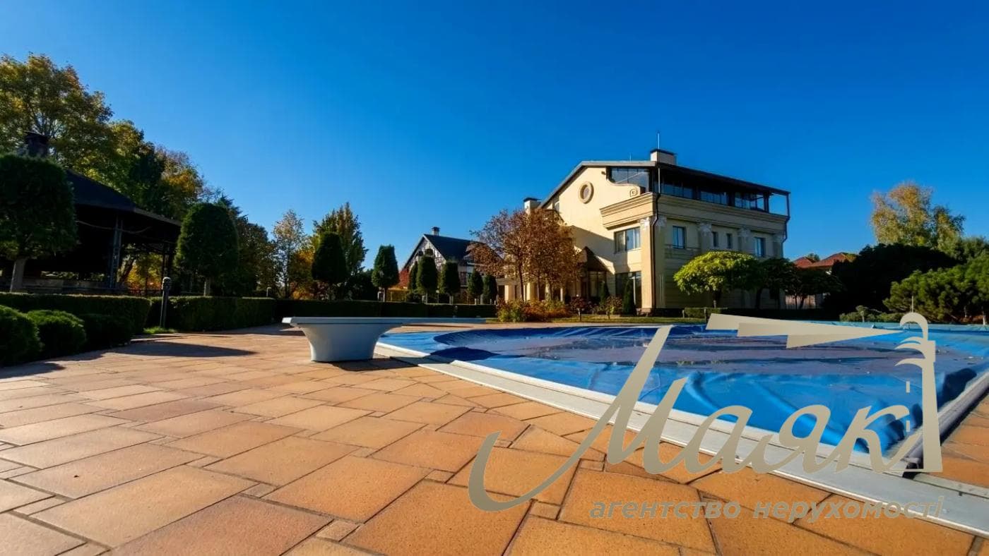 Selling a house on the Dnieper 700m2 in s.Kozin, Dam 2 km with a swimming pool in Kozin/Koncha Zaspa, Obukhiv direction, Kyiv region 45 hectares of land.