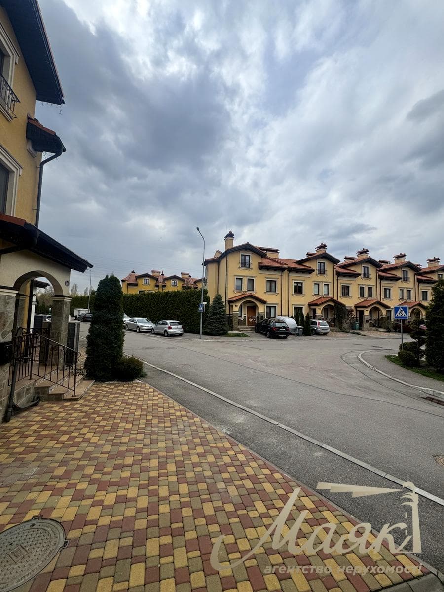Продаж видового 3х поверхового таунхауса площею 270 м² у закритому комплексі "Італійський квартал", Оболонський район, Київ