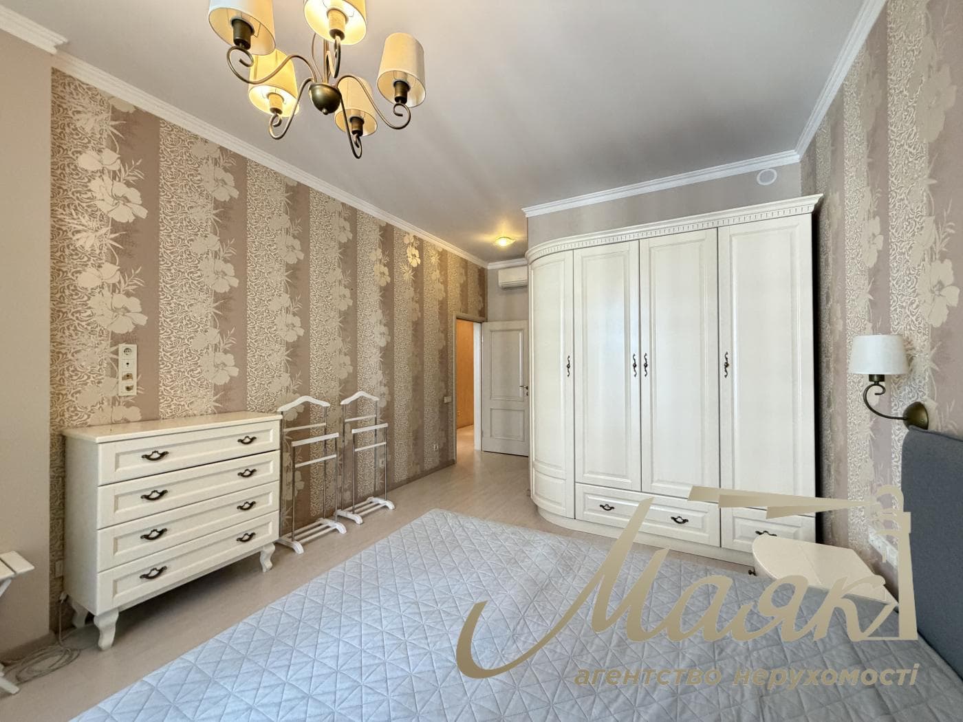 3-Bedroom Apartment for Rent in the Novopecherskie Lipki Residential Complex, Verkholyad Street (Dragomirova)