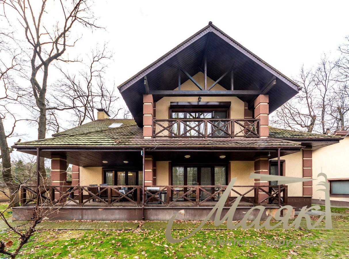 For sale house 400m2 in the village. Romankov, suburbs of Kiev, 18 acres, 8 km to Kiev, in Obukhiv district.