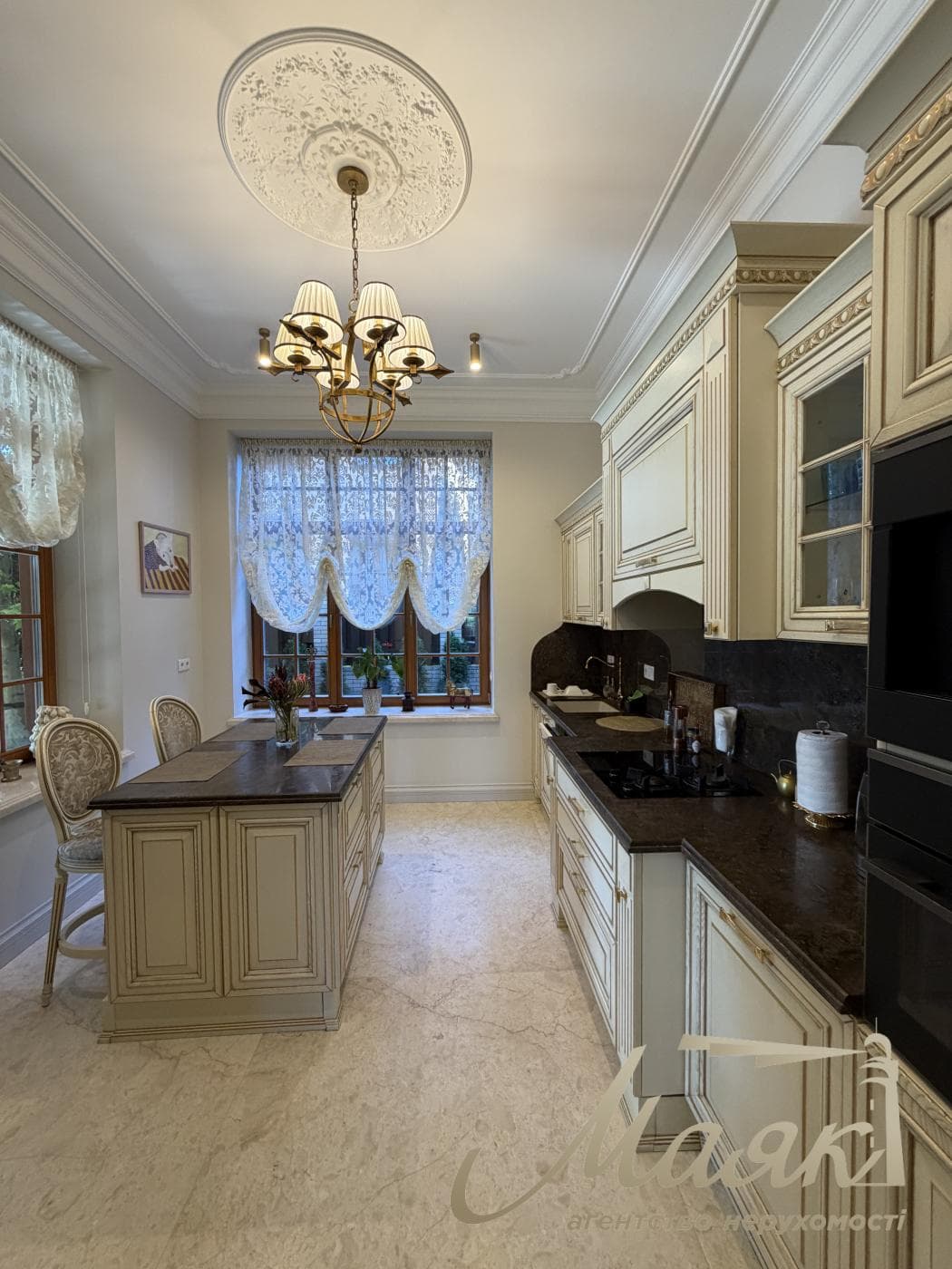 Продаж 2-поверхового будинку площею 466 м², Лісники