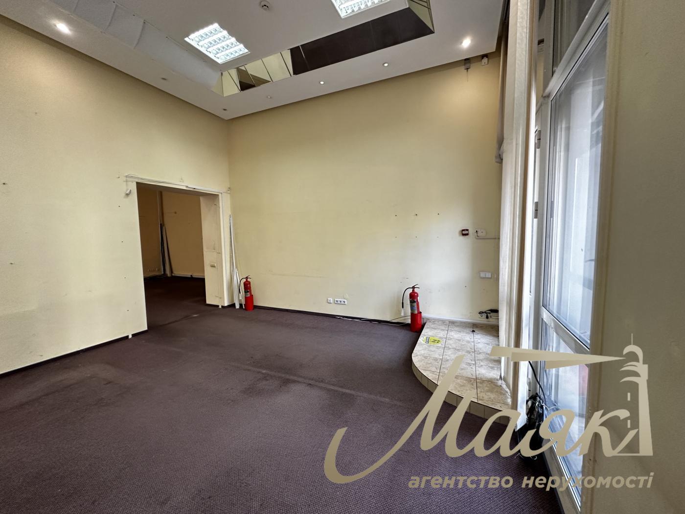 Продаж офісного приміщення в центрі вул. Тургенєвська, 28А-30А