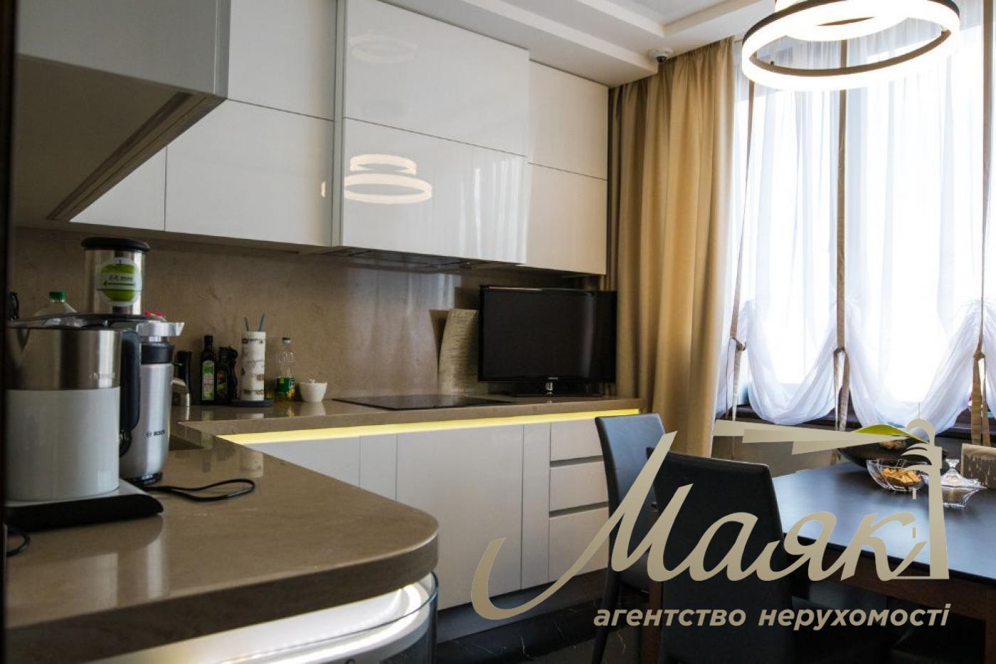 Sale of a penthouse with a view and a terrace of 416 m2 on Dneprovskaya Embankment, Osokorki